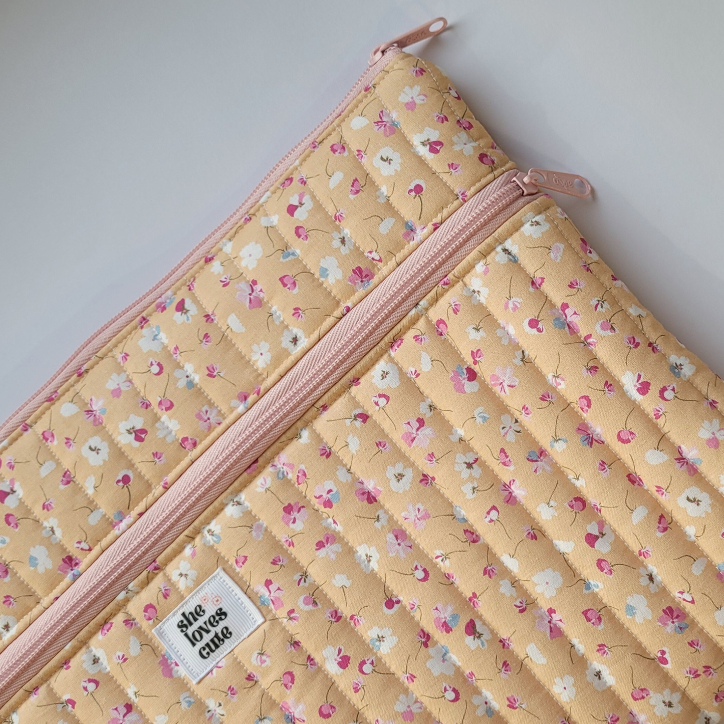 BOLSA PARA COMPUTADOR, COM ORGANIZAÇÃO EXTERIOR