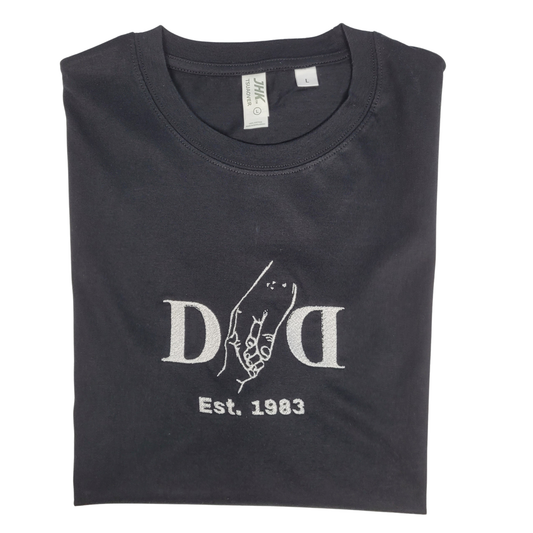 T-Shirt Personalizada Dia do Pai “DAD Est. (ano)”