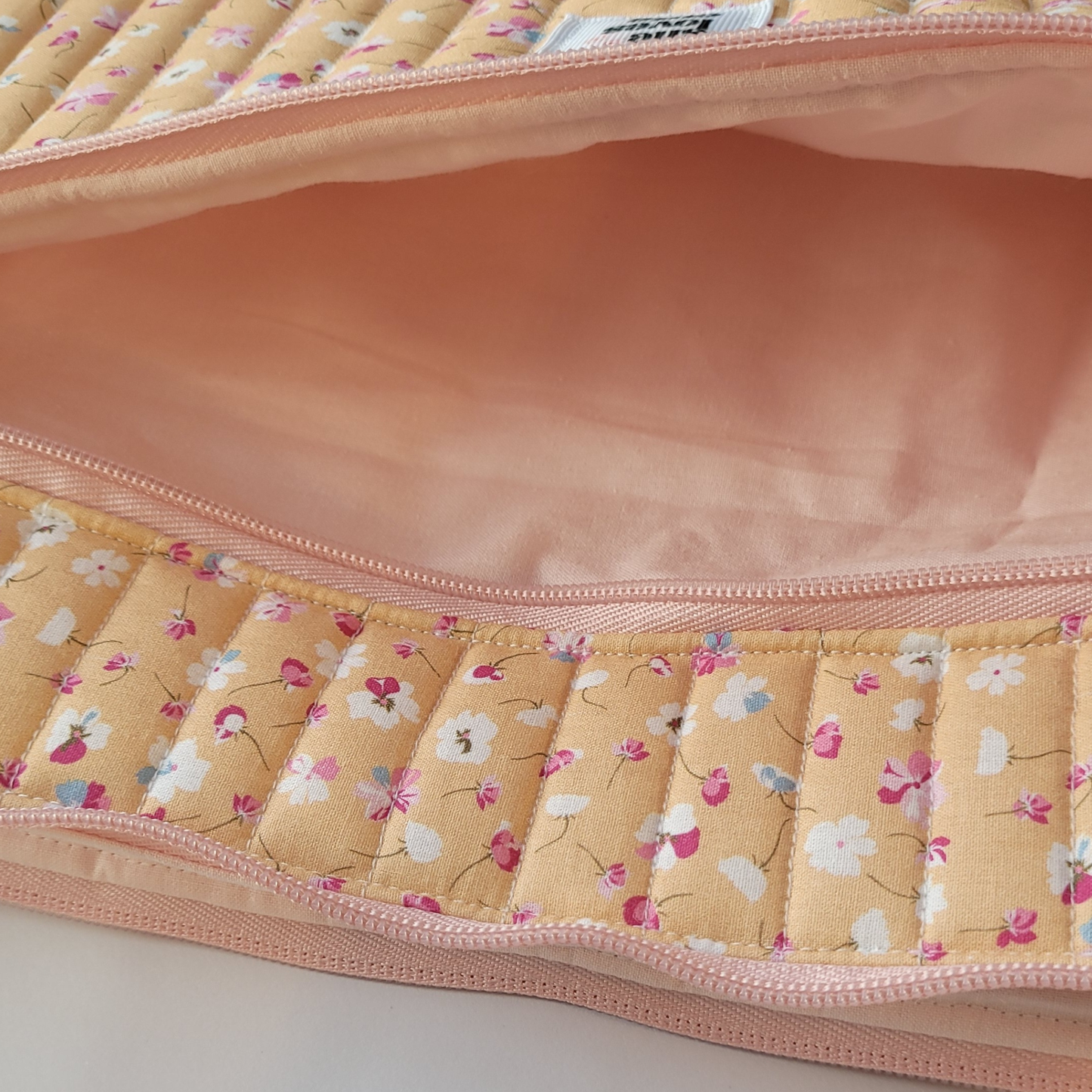 BOLSA PARA COMPUTADOR, COM ORGANIZAÇÃO EXTERIOR