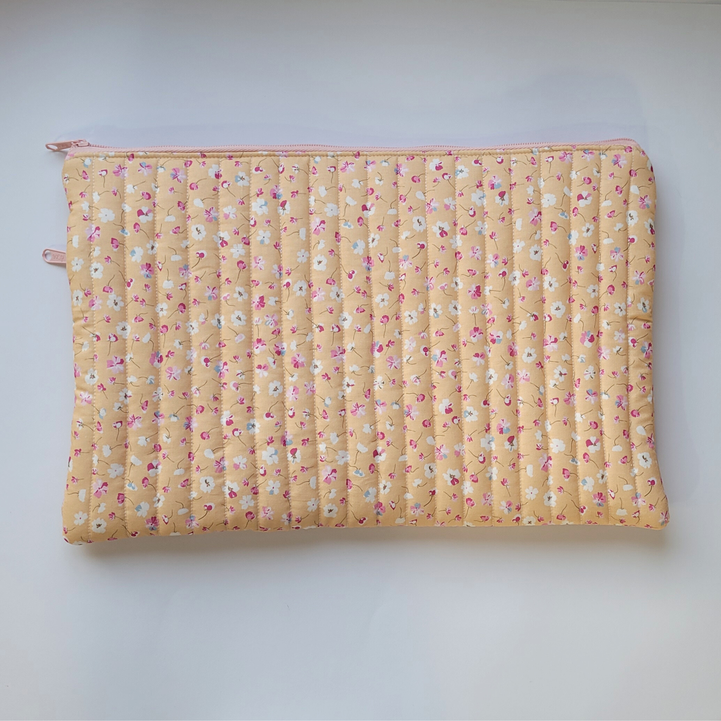 BOLSA PARA COMPUTADOR, COM ORGANIZAÇÃO EXTERIOR