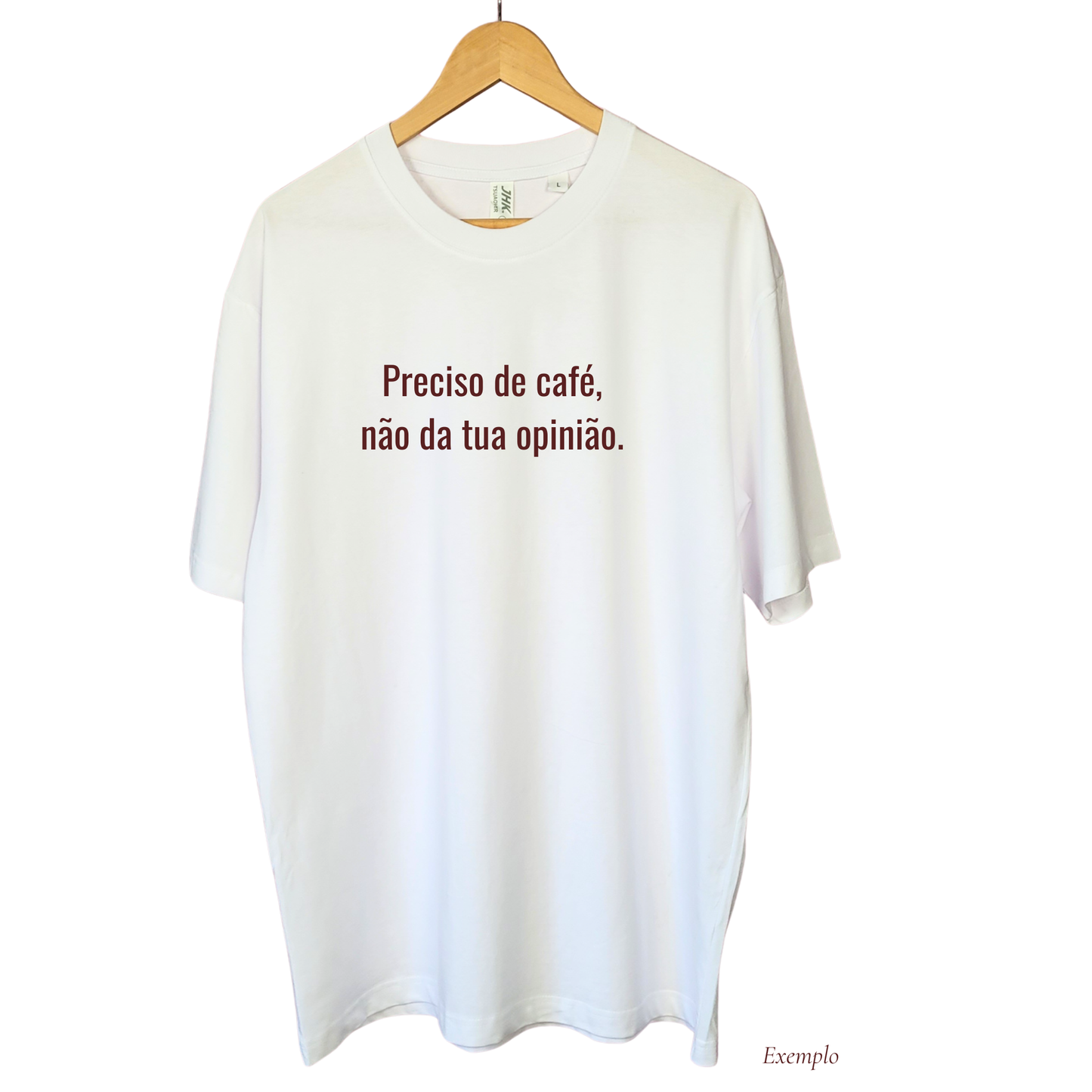 T-Shirt Bordada Personalizável — Um retrato, uma frase, uma mensagem... a tua personalidade