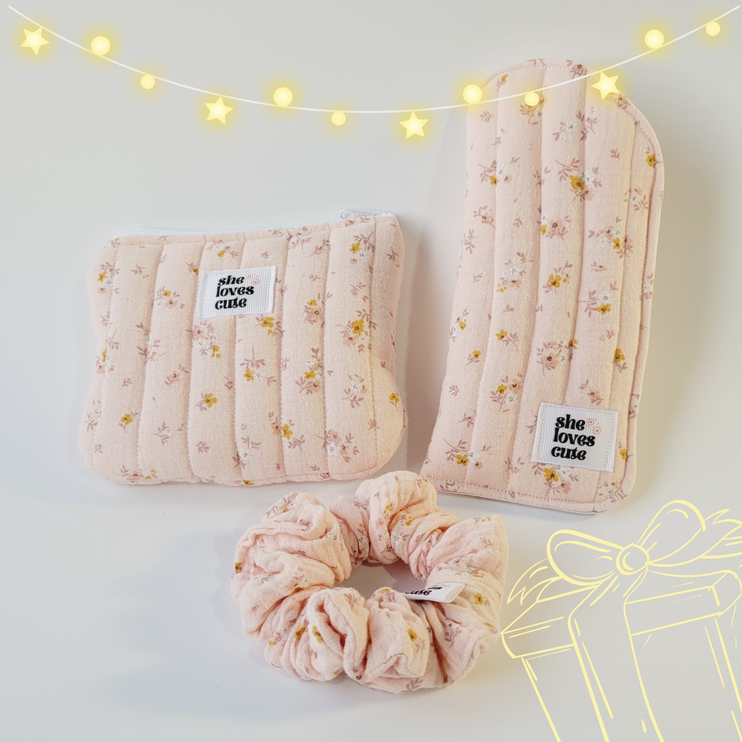 KIT PRESENTE COZY CHARM ANNA [Mini Pouch + Porta-Óculos + Scrunchie]