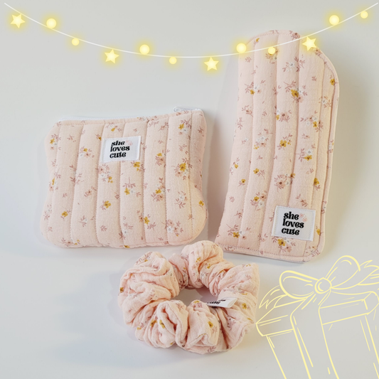KIT PRESENTE COZY CHARM ANNA [Mini Pouch + Porta-Óculos + Scrunchie]