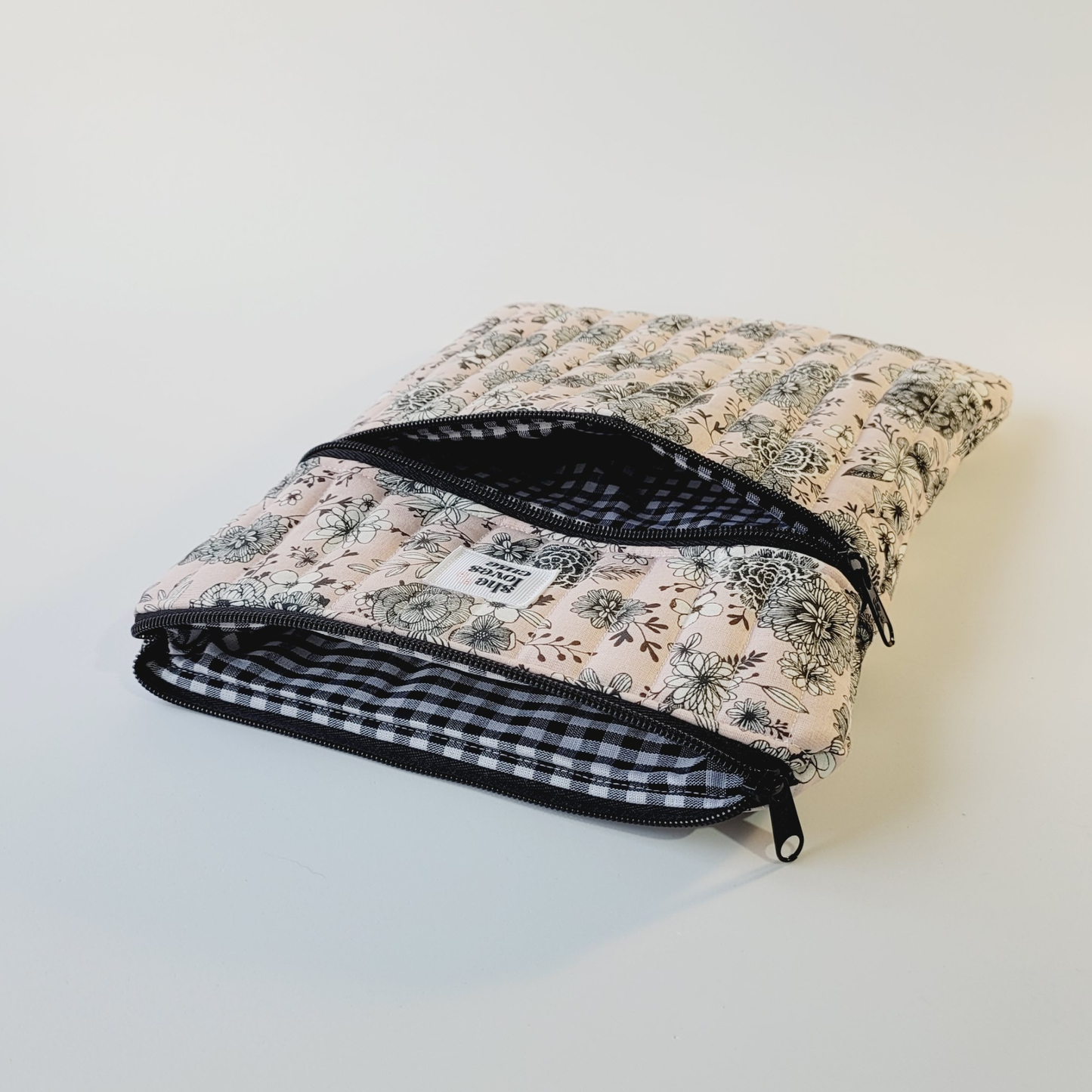 BOLSA PARA E-READER/ iPAD/ TABLET/ LIVRO CLÁUDIA